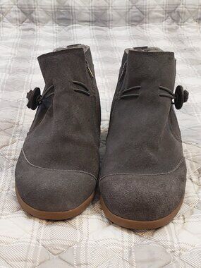 Tamarack Women's gray button suede ankle booties Size 10